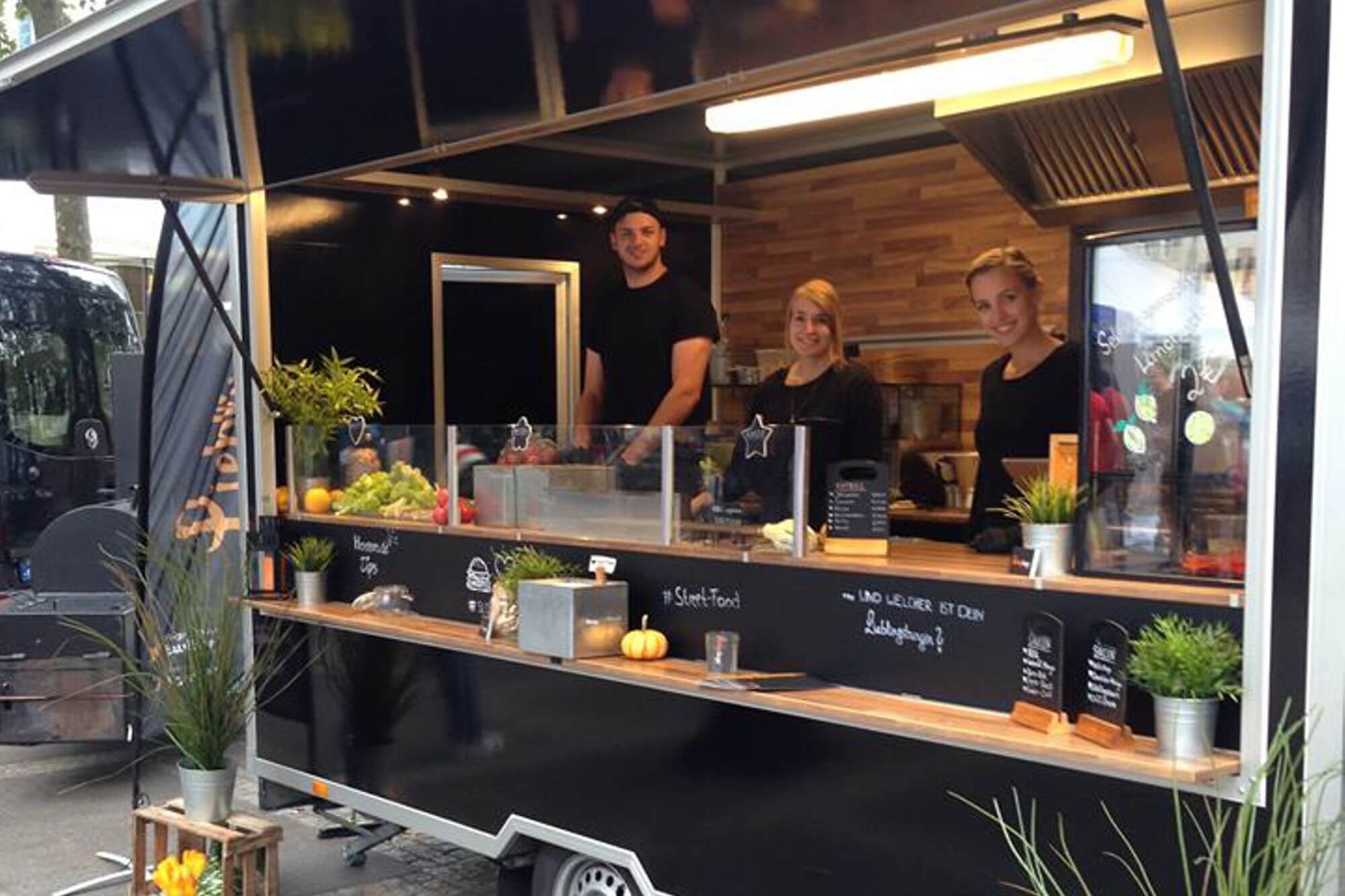 catering-lieblingsburger-foodtruck-streetfood-b2b-catering-4 Lieblingsburger Burger Fritten Streetfood Foodtruck Catering
