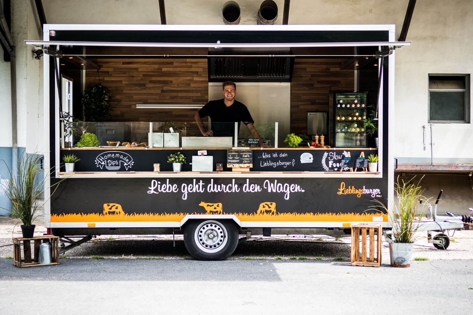 trailer-burger-lieblingsburger-foodtruck-streetfood-b2b-catering-10 Lieblingsburger Burger Fritten Streetfood Foodtruck Catering